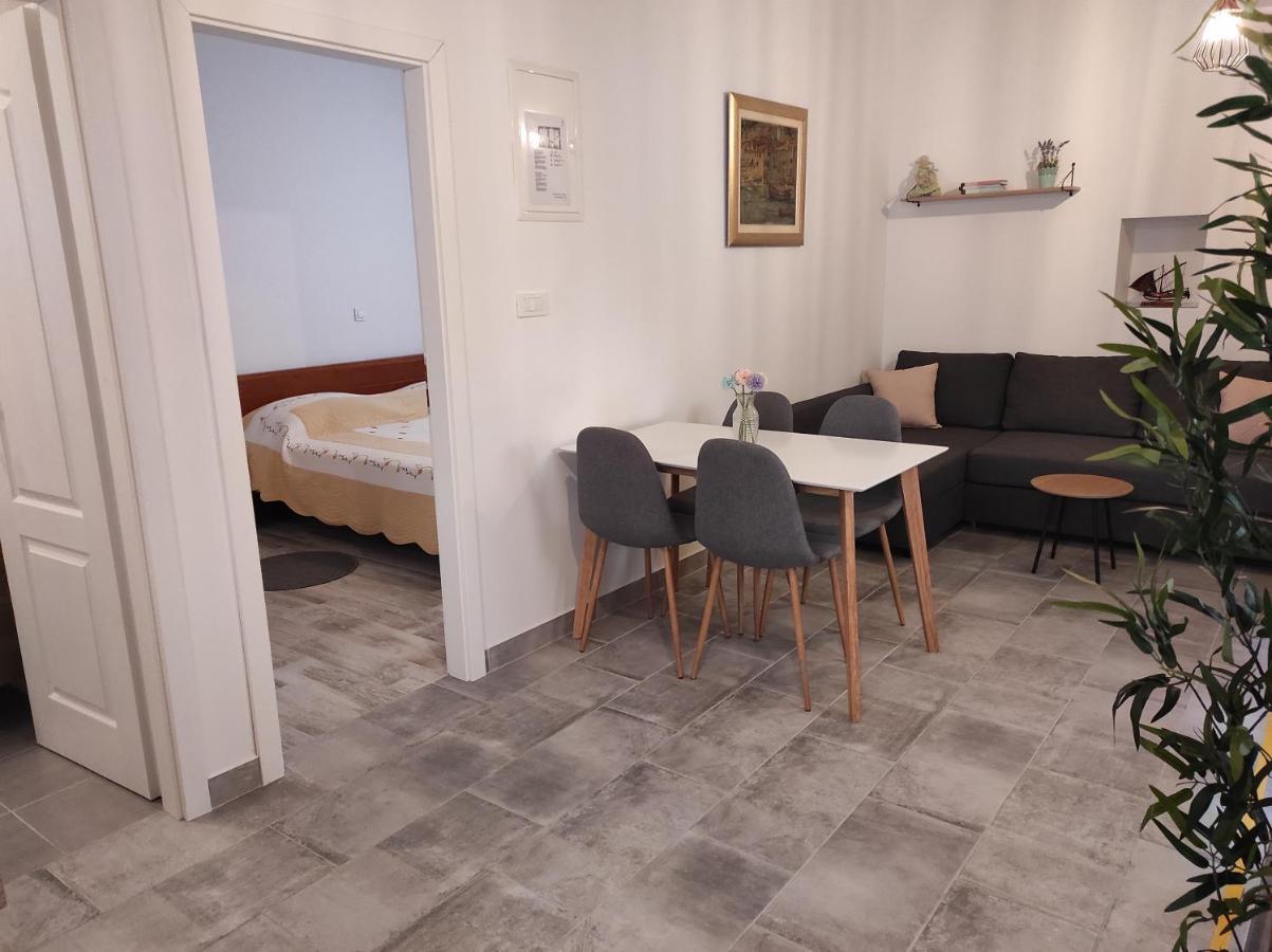 Apartments Bepi Komiža Esterno foto