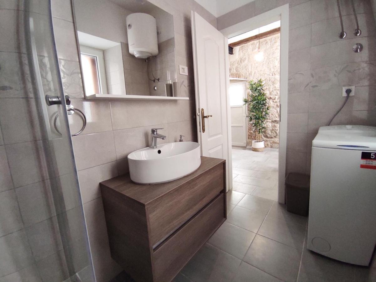 Apartments Bepi Komiža Esterno foto